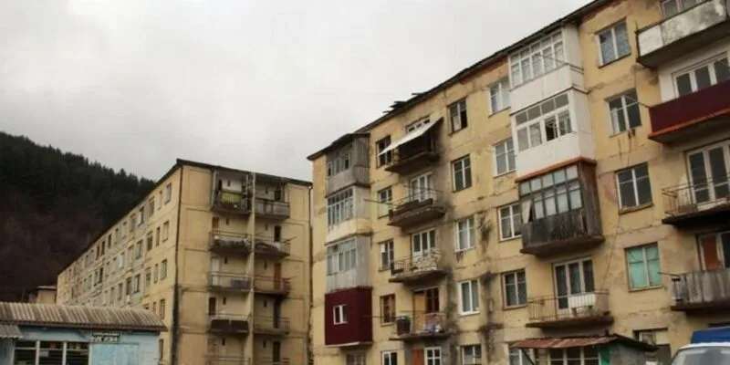 Жители Квайса боятся повторного землетрясения — подготовлены палатки