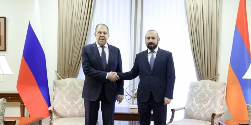 Лавров заявил, что не видит «никаких причин для украинизации» Армении