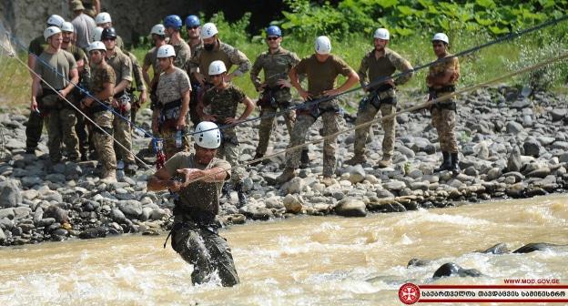 Военные из Грузии, Украины и Чехии прошли курсы горной подготовки в Сачхере