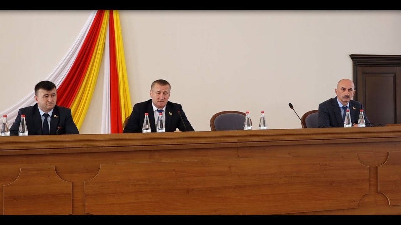 Трое членов партии «Ныхас» отказались от депутатских кресел