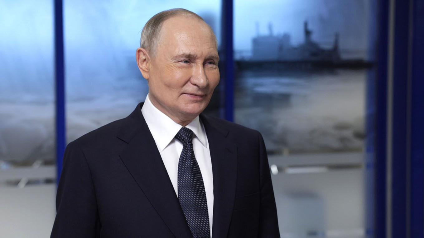 Путин в 5 раз повысил зарплаты губернаторам