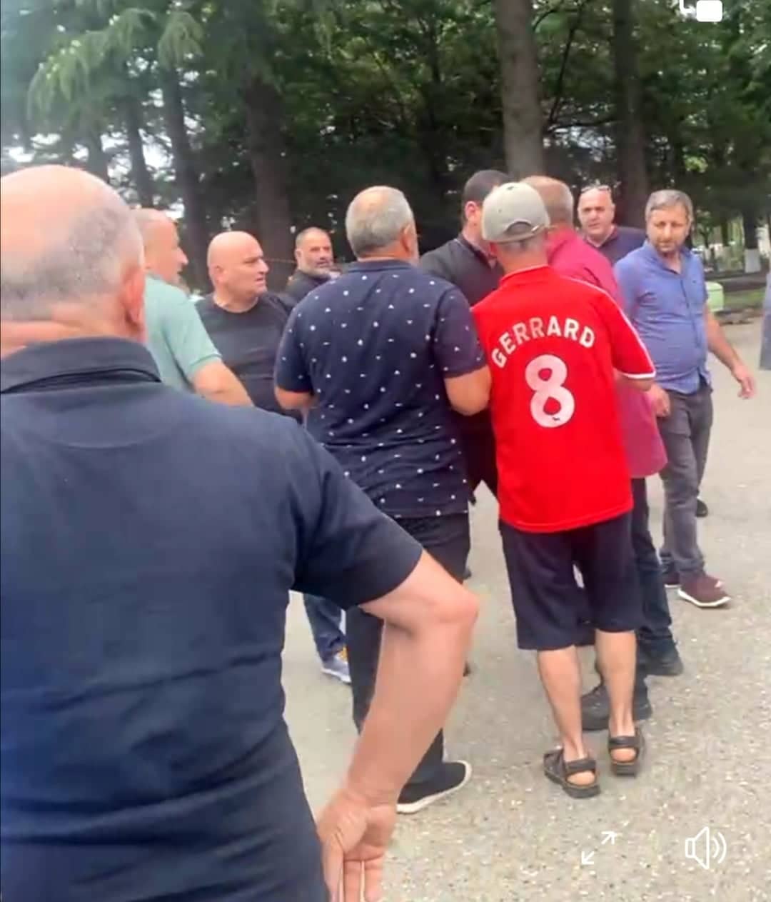 ოპოზიციური პარტიების ნაწილი: „რეგიონებში გვხვდებიან „ოცნების“ მიერ ორგანიზებული აგრესიული ჯგუფები, მათ შორის არიან საკრებულოს წევრები" [ვიდეო]