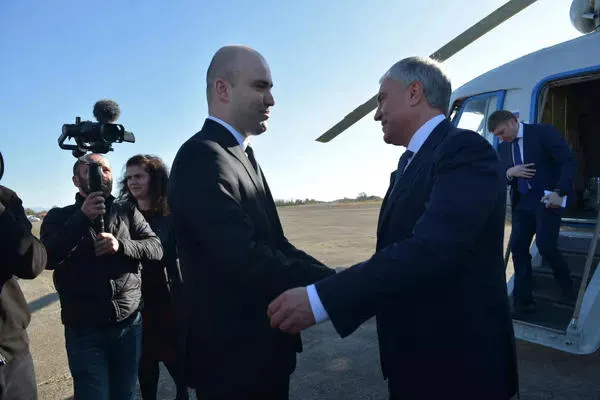 რუსეთის სახელმწიფო სათათბიროს სპიკერი ოკუპირებულ აფხაზეთში ჩავიდა