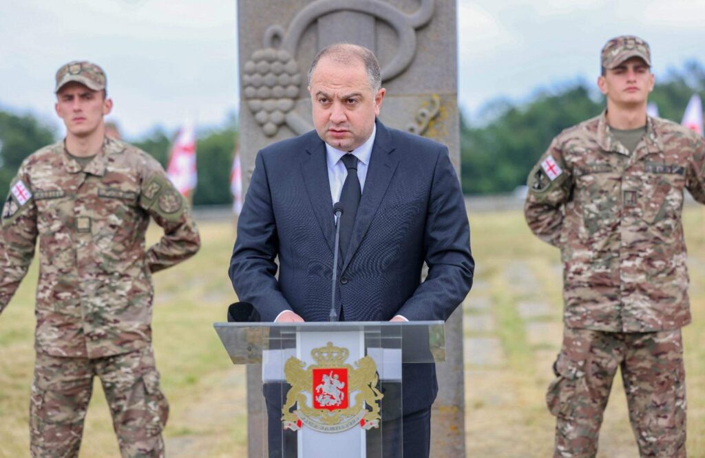 ირაკლი ჩიქოვანმა სერჟანტებს პროფესიული დღე დიდგორის მემორიალთან მიულოცა
