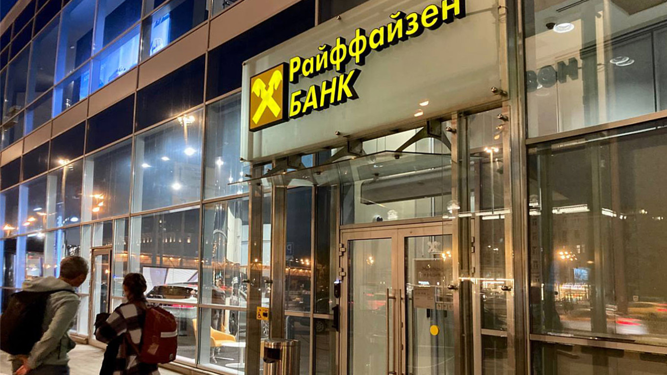 Райффайзенбанк могут продать зятю премьера Венгрии Орбана
