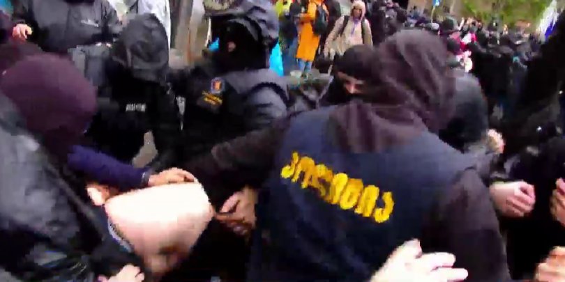 МВД Грузии: на митинге перед зданием парламента задержаны 20 человек