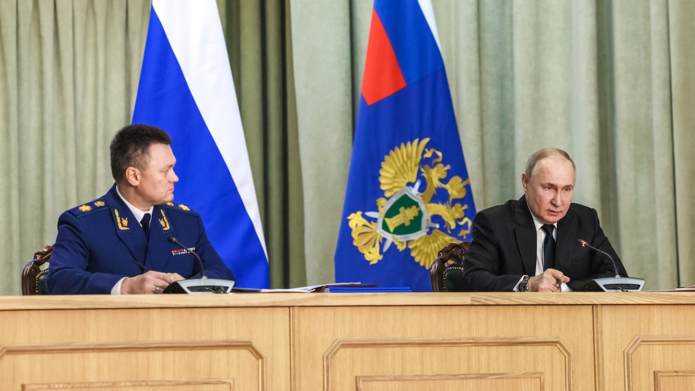 Кремль подключил силовиков к поиску денег для бюджета