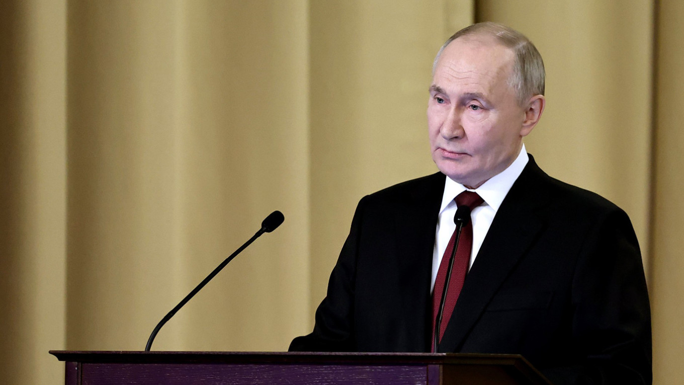 Путин обвинил «западные элиты» в попытке поссорить Россию с Трампом