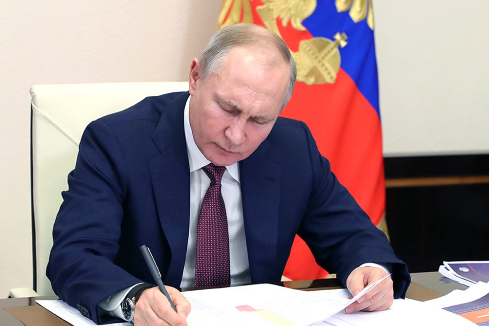 Путин подписал указ об упрощенной выдаче водительских прав РФ гражданам Абхазии
