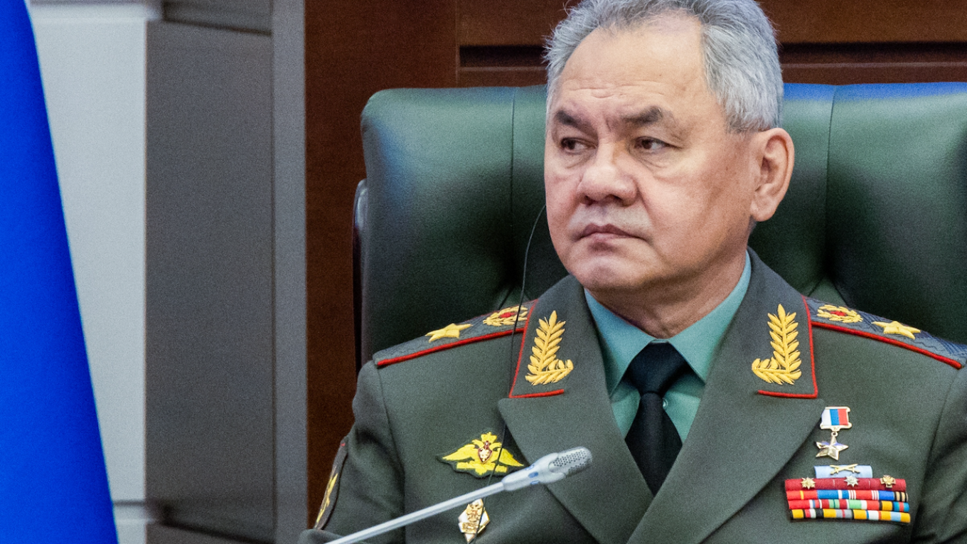 Шойгу назвал войну и расширение армии единственным вариантом развития России