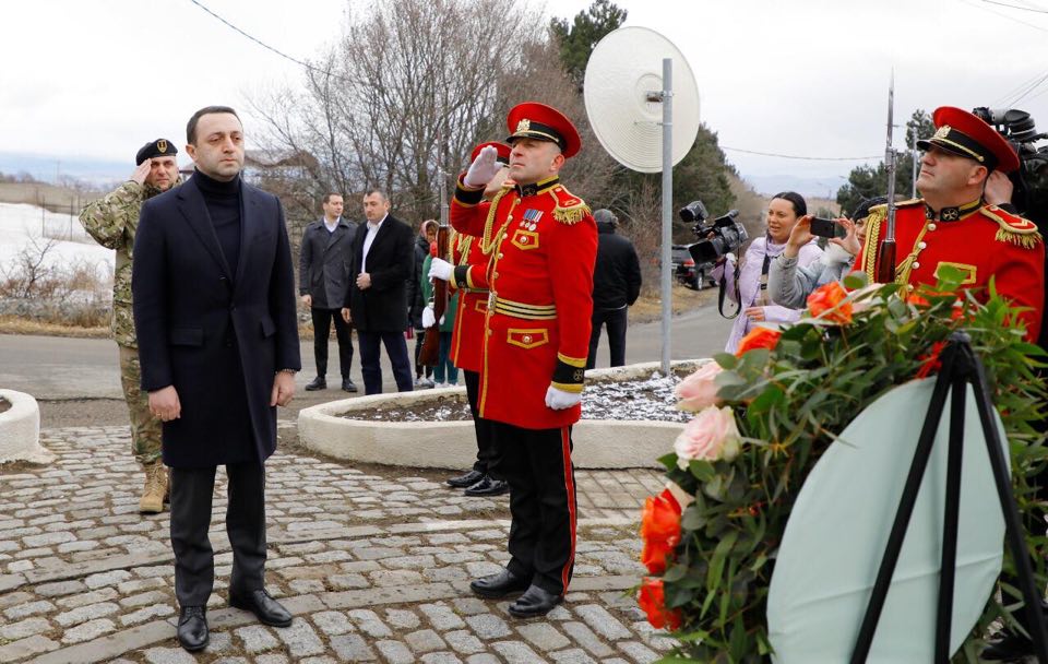თავდაცვის მინისტრმა იუნკერების მემორიალი გვირგვინით შეამკო