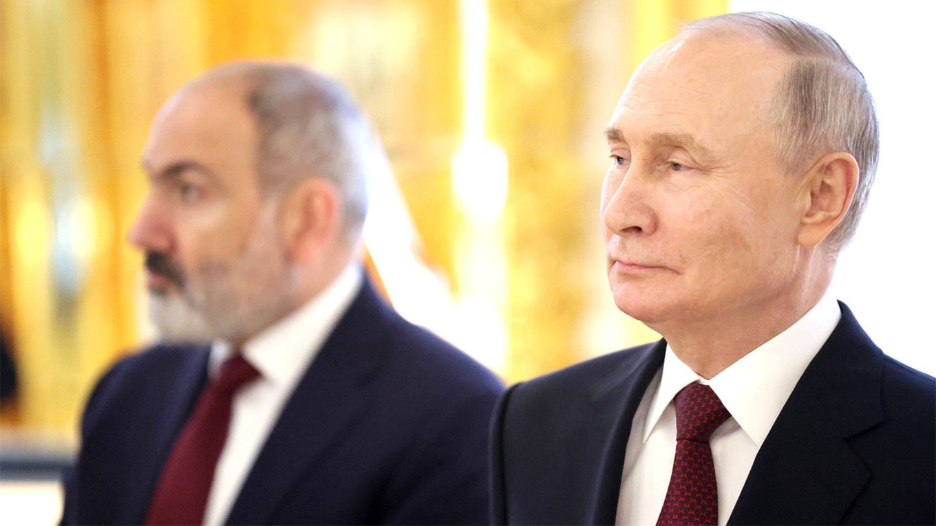 Кремль попросил Армению не арестовывать Путина по ордеру из Гааги