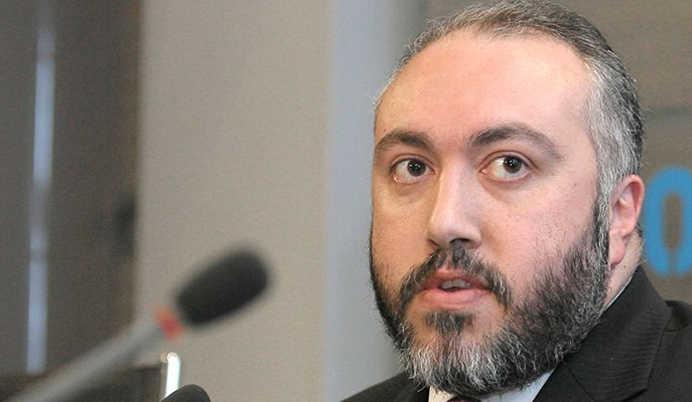 "ერთმა ამერიკელმა "Georgia watcher"-მა მკითხა: თქვენთან, ხელისუფლებაში ინგლისურის ნორმალურად მცოდნე არავინ არისო? რა ვუპასუხო?“