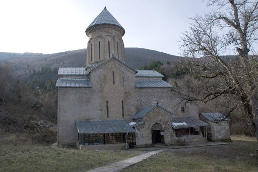 შეიარაღებული ინციდენტი ყინწვისში – დაჭრილია სასულიერო პირი