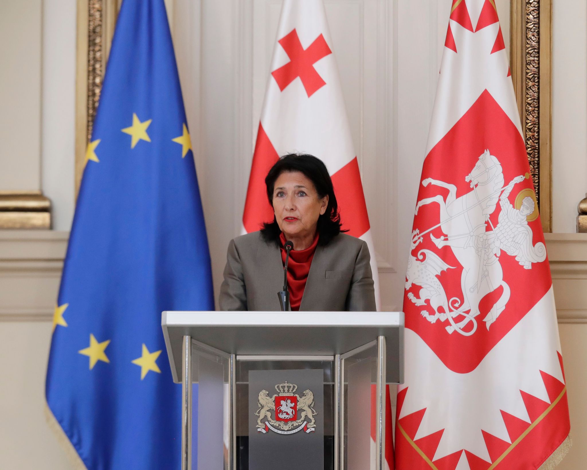 "უზრუნველყოფილი იყოს ჯანმრთელობის ის პირობები, რაც ყოფილ პრეზიდენტს და ქვეყანას ეკადრება"