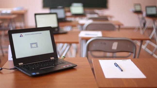 ეროვნულ გამოცდებზე აბიტურიენტებისთვის პირბადე შესაძლოა, პლასტიკატის ბარიერებით ჩაანაცვლონ