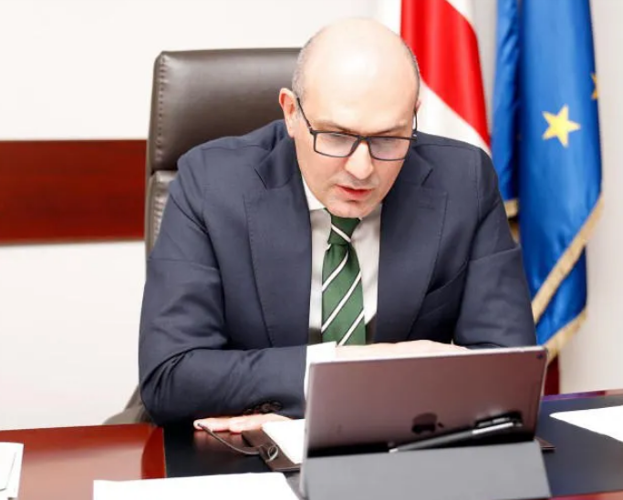 რუსლან აბაშიძესა და კელი დეგნანს შორის დისტანციური შეხვედრა გაიმართა