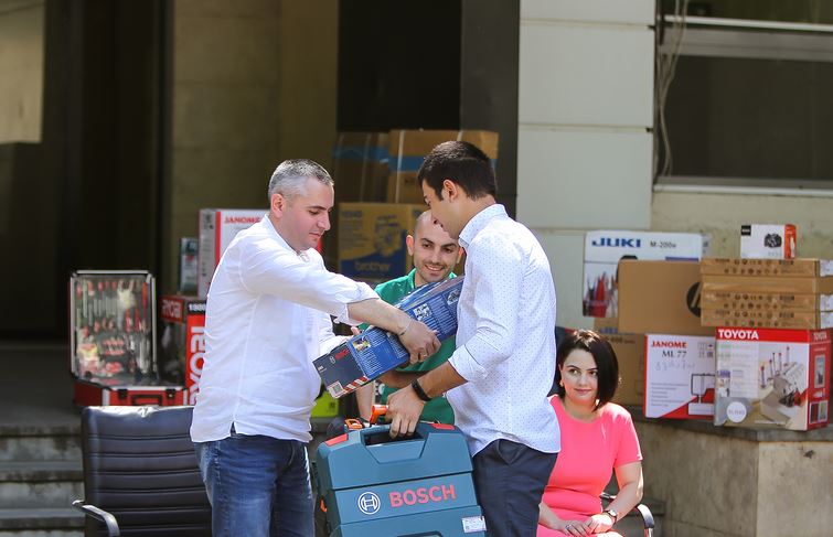 დევნილთა სააგენტომ 40 დევნილს თვითდასაქმების ხელშეწყობის მიზნით ხელსაწყოები და ტექნიკა გადასცა