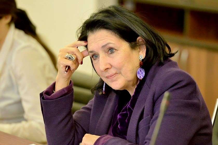 აქციის მონაწილეები პრეზიდენტს ვადას 15:00 სთ–მდე აძლევენ
