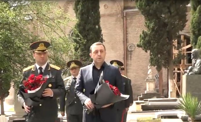 თავდაცვის მინისტრმა ქაქუცა ჩოლოყაშვილის ხსოვნას პატივი მიაგო