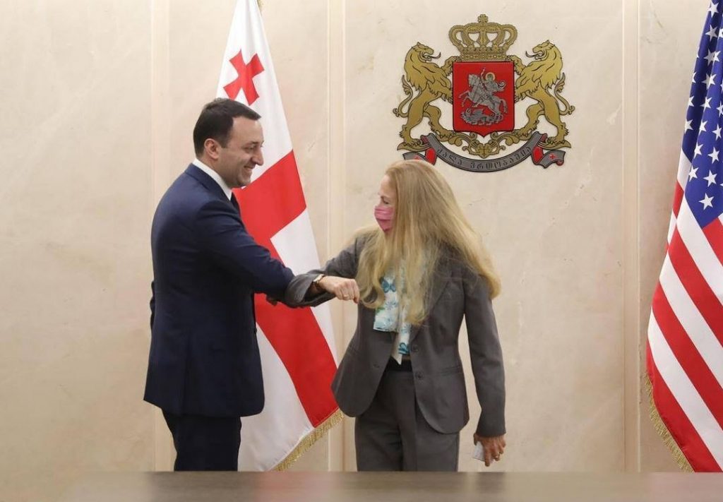 ირაკლი ღარიბაშვილი კელი დეგნანს შეხვდა