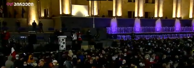 თბილისში, პარლამენტის შენობის წინ პროტესტი განახლდა