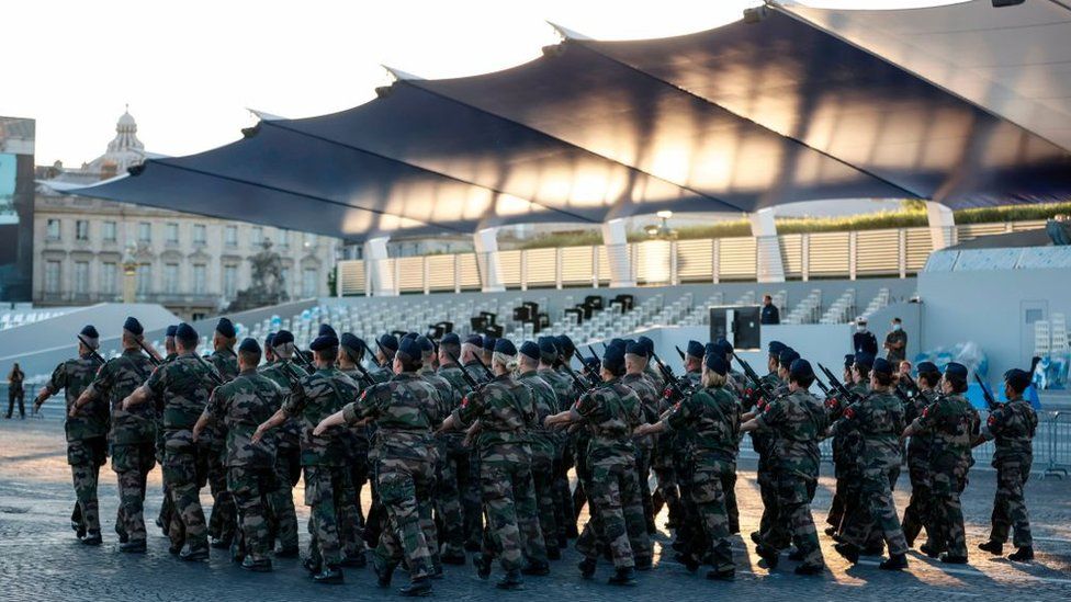 French soldiers warn of civil war in new letter