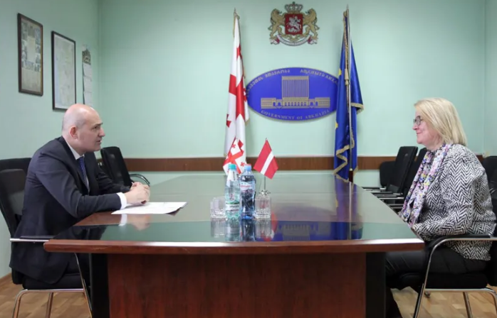 რუსლან აბაშიძე საქართველოში ლატვიის ელჩს შეხვდა
