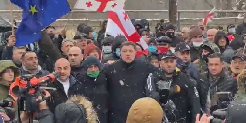 რუსთავის N12 ციხესთან ნიკა მელიას მხარდამჭერების აქცია დასრულდა