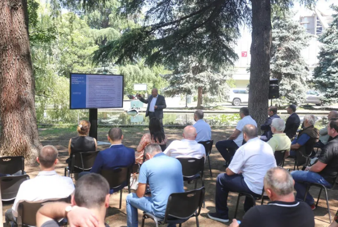 საავტომობილო გზების დეპარტამენტმა სამშენებლო კომპანიებს დაგეგმილი და მიმდინარე ტენდერები გააცნო