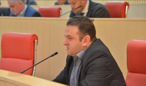 დეპუტატმა გედევან ფოფხაძემ იურიდიული კომიტეტი დატოვა