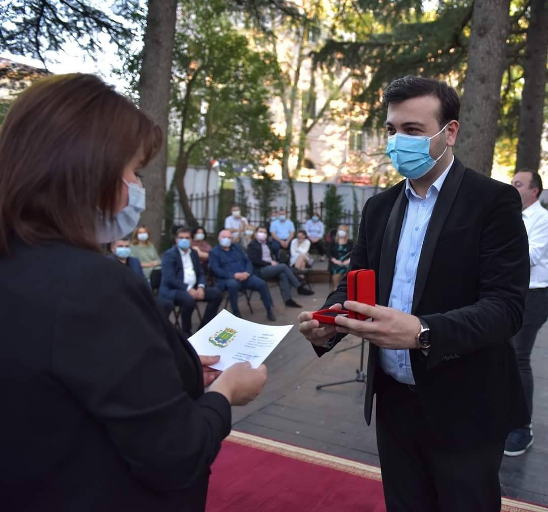 დღეს ქუთაისის სკოლების პედაგოგთა დაჯილდოების ღონისძიება გაიმართა
