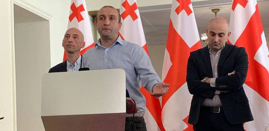 ხვიჩია – ფრაქციის შექმნაზე: "განსხვავებული სამი კაცი ვართ, ვერავის ვერგებით"